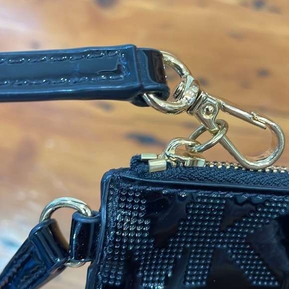 Michael Kors wristlet wallet Black Patent Leather Classic Signature big logo Bag - Picture 3 of 9